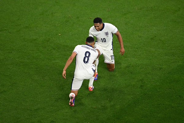 Những ngôi sao Real Madrid từng mê đắm Barcelona: Chuyển đổi tình yêu và sự nghiệp