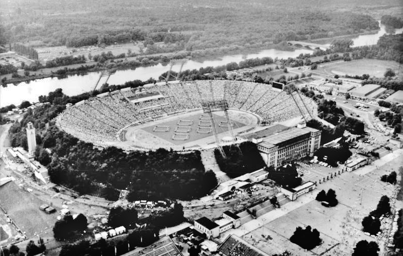 Red Bull Arena: Huyền Thoại Tái Sinh Từ Zentralstadion